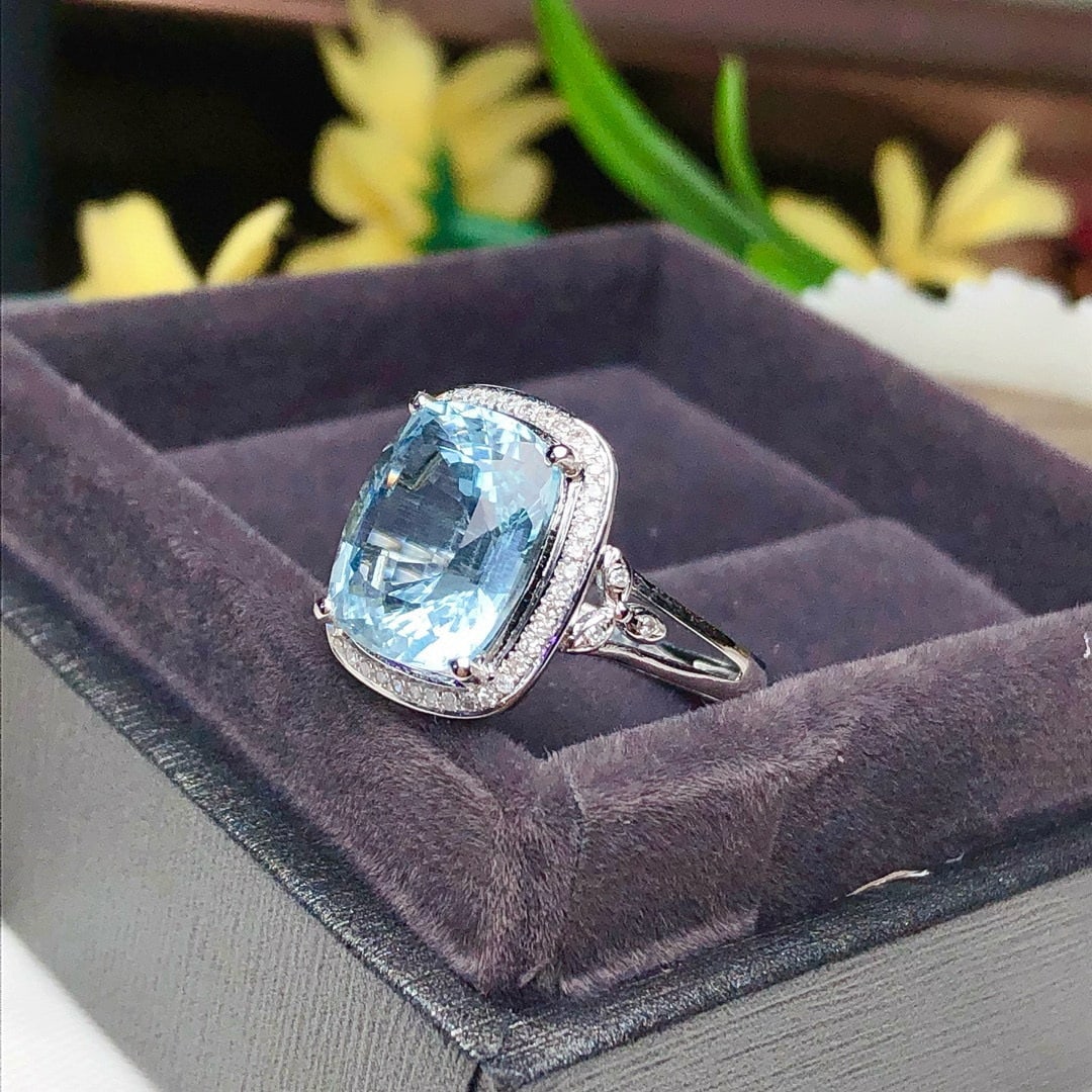 14k Gold 4.45 Ct Natural Aquamarine & Diamond Ring - 3