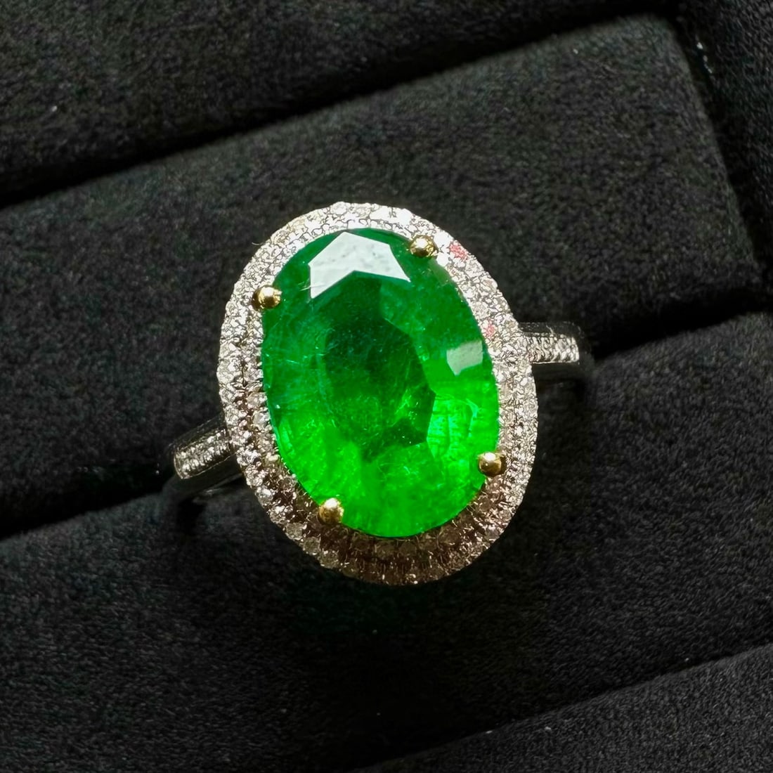 14k Gold 2.70 Ct Vivid Green Natural Emerald & Diamond Ring: Ref:230967077 // gold content:14k gold // ring size:7. 25us // // main gemstone:emerald // shape:oval // carat weight:2. 70ct // color:vivid green // treatment:natural // // adjacent gemstone 2 :