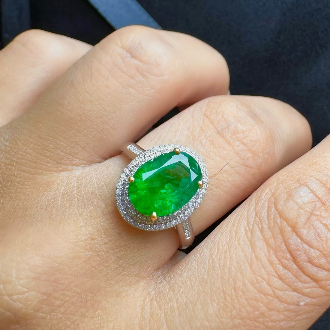 14k Gold 2.70 Ct Vivid Green Natural Emerald & Diamond Ring - 3