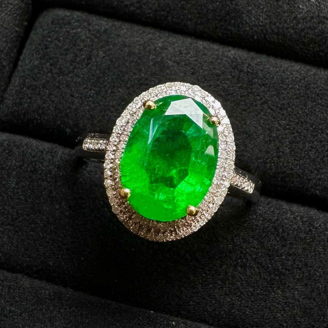 14k Gold 2.70 Ct Vivid Green Natural Emerald & Diamond Ring - 4