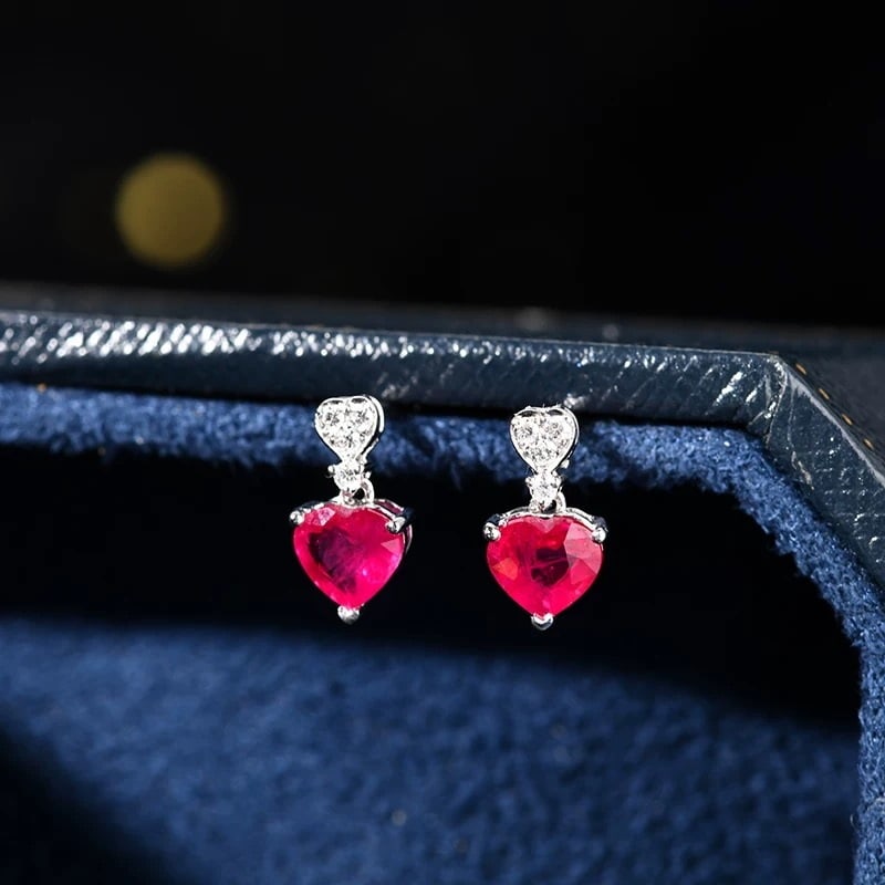 14k Gold 0.85 Ct Natural Ruby & Diamond Earrings: Ref:230967084 // gold content:14k gold // main gemstone:ruby // shape:heart // carat weight:0. 85ct // color:red // treatment:natural // // adjacent gemstone 2 : diamond // shape:round // clarity