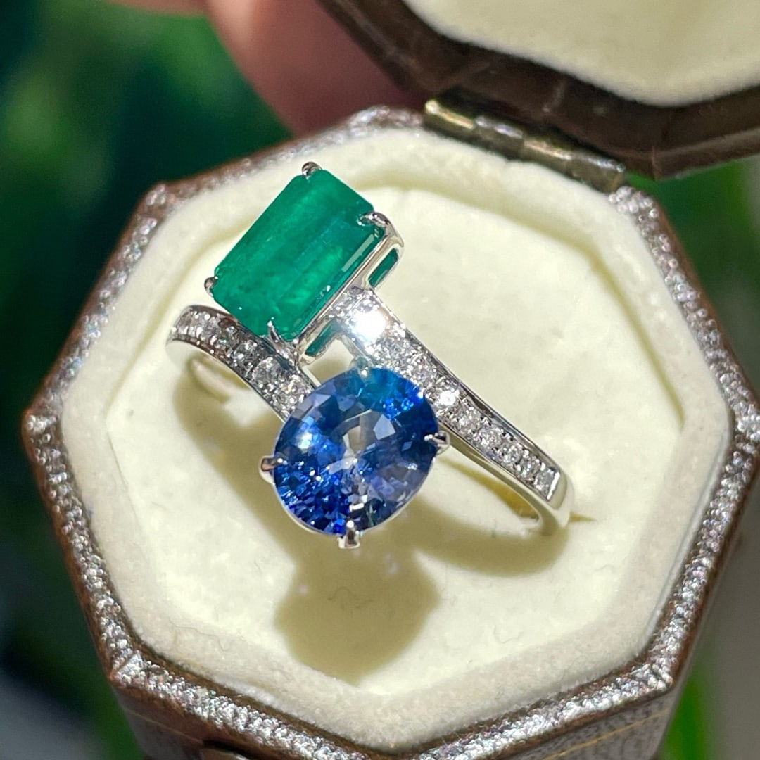 14k Gold 2.44 Ctw Natural Sapphire & Emerald & Toi Et Moi Ring: Ref:230967079 // gold content:14k gold // ring size:7. 25us // // main gemstone:sapphire // shape:oval // carat weight:1. 5ct // color:blue // treatment:natural // // adjacent gemstone 2 : emerald //
