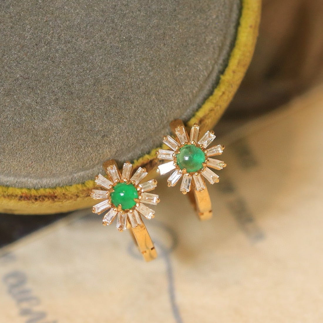 14k Gold 0.7 Ctw Natural Emerald & Diamond Earrings: Ref:230967147 // gold content:14k gold // main gemstone:emerald // shape:round // carat weight:0. 3ct // color:green // treatment:natural // cut grade:g // // adjacent gemstone 2 : diamond //