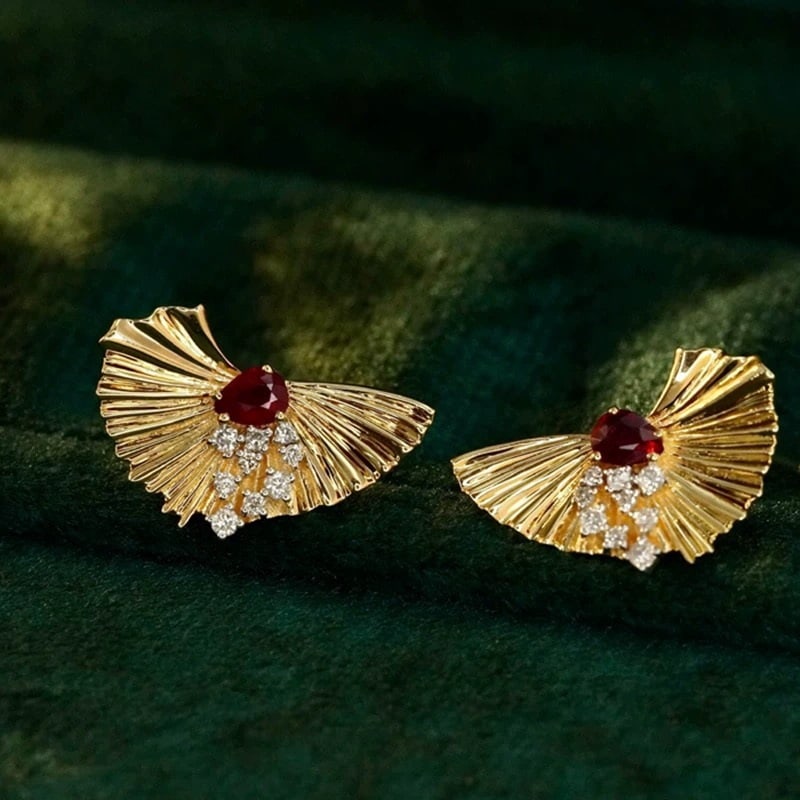 14k Gold 0.58 Ctw Natural Ruby & Diamond Earrings: Ref:230967125 // gold content:14k gold // main gemstone:ruby // shape:pear // carat weight:0. 38ct // color:pigeonblood red // treatment:natural // // adjacent gemstone 2 : diamond // shape:round // c