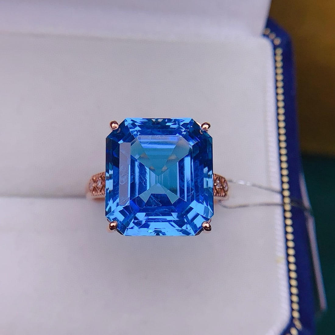 14k Gold 13.58 Ctw Natural Topaz & Diamond Ring: Ref:230967153 // gold content:14k gold // ring size:7. 25us // // main gemstone:topaz // shape:octagonal // carat weight:13. 55ct // color:swiss blue // treatment:natural // // adjacent gemstone 2 :