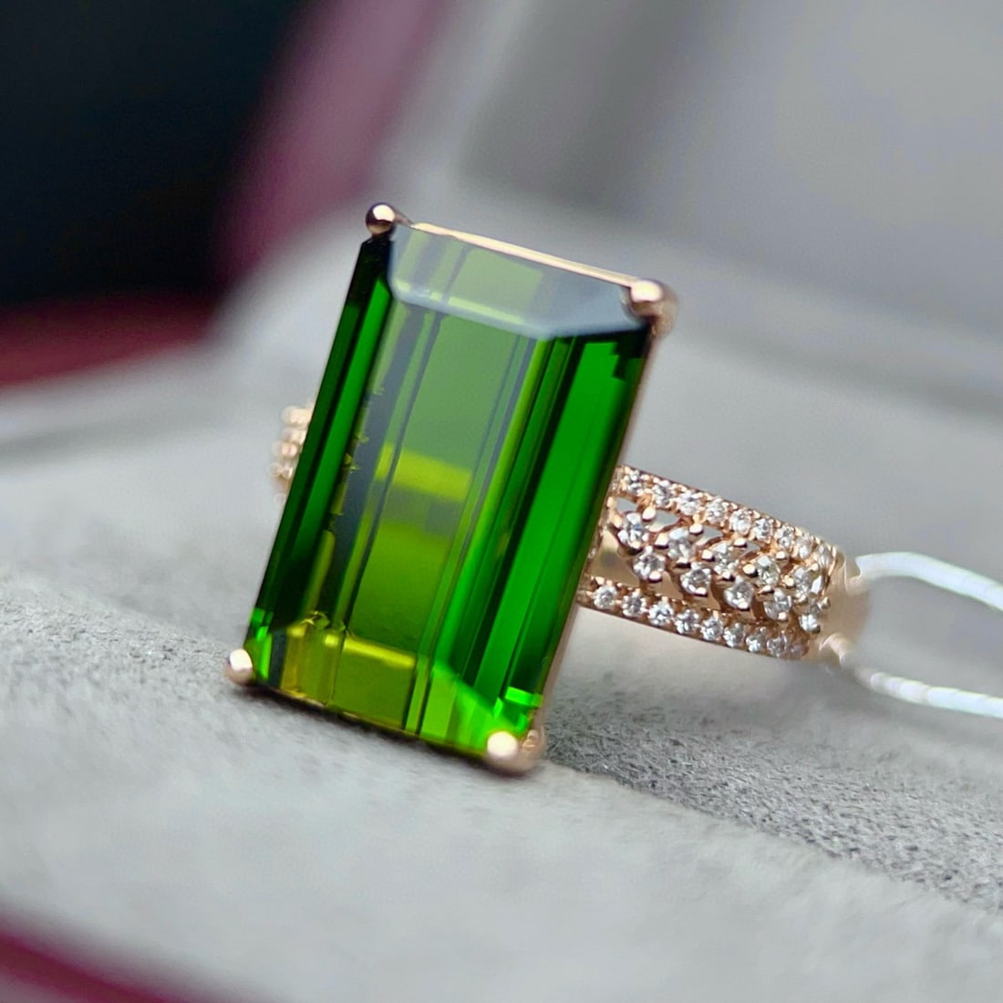 14k Gold 7.71 Ctw Natural Tourmaline & Diamond Ring: Ref:230967161 // gold content:14k gold // ring size:7. 25us // // main gemstone:tourmaline // shape:octagonal // carat weight:7. 5ct // color:green // treatment:natural // // adjacent gemstone 2 :