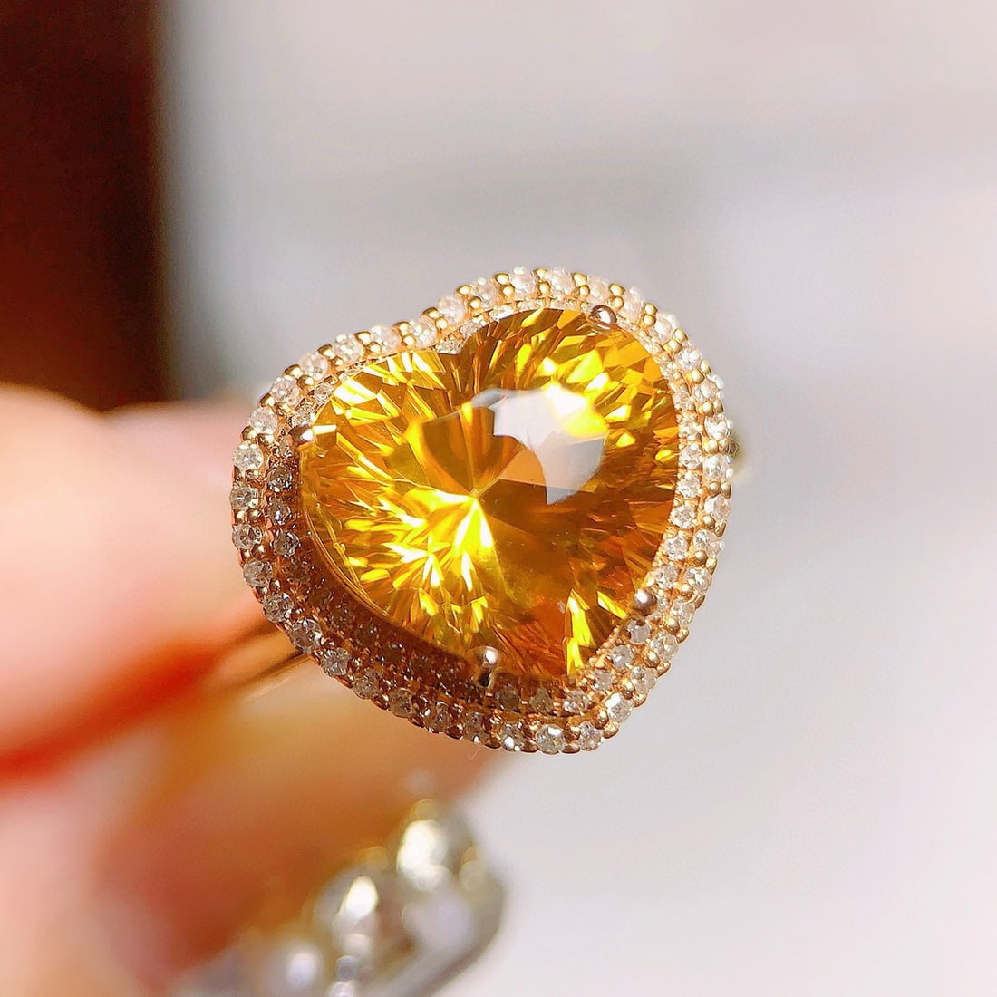 14k Gold 4.54 Ctw Natural Citrine & Diamond Ring: Ref:230967152 // gold content:14k gold // ring size:7. 25us // // main gemstone:citrine // shape:heart // carat weight:4. 23ct // color:yellow // treatment:natural // // adjacent gemstone 2 : diamond