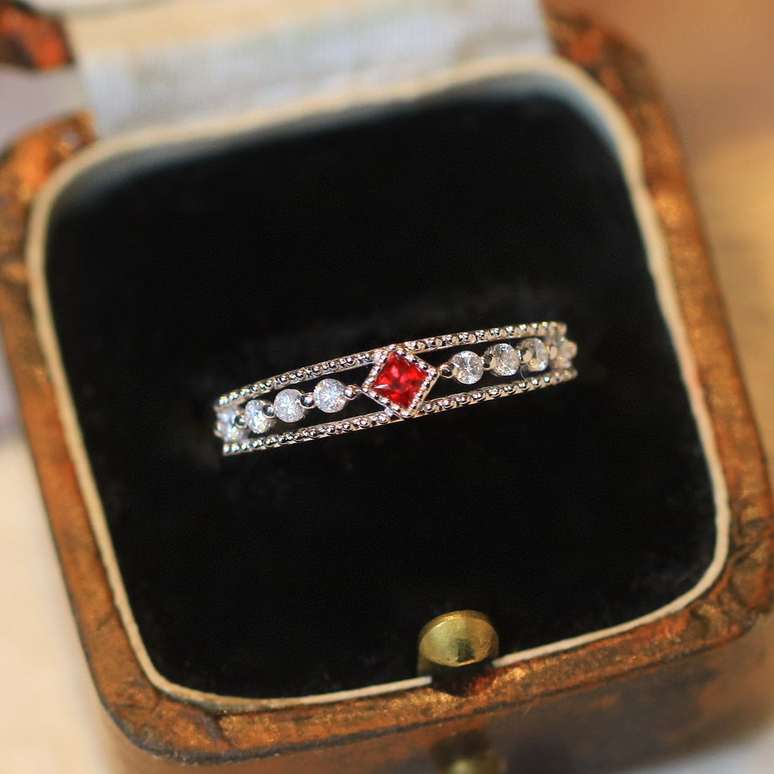 14k Gold 0.3 Ctw Vivid Red Natural Ruby & Diamond Ring: Ref:230967144 // gold content:14k gold // ring size:7. 25us // // main gemstone:ruby // shape:princess // carat weight:0. 1ct // color:vivid red // treatment:natural // // adjacent gemstone 2 :