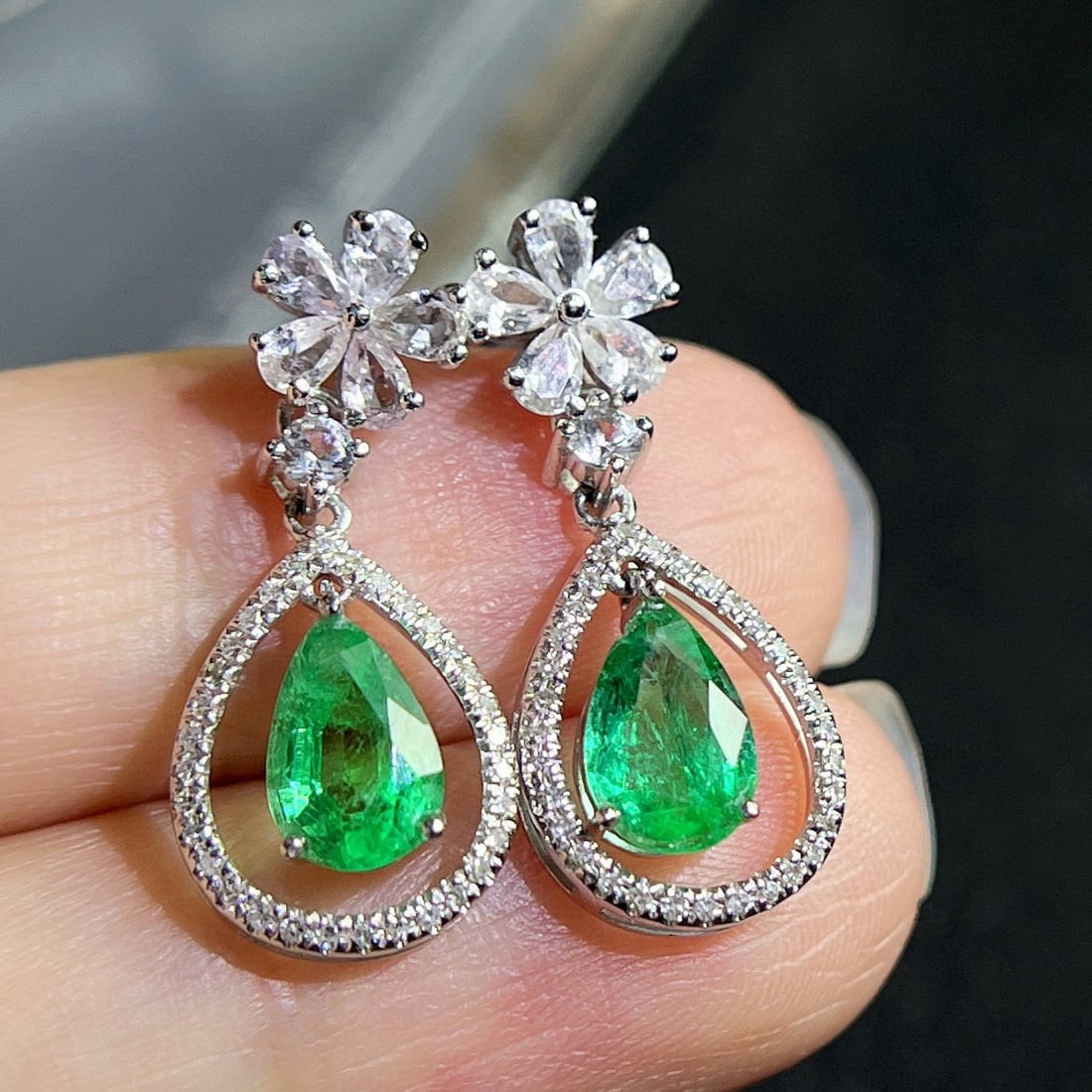 14k Gold 1.76 Ct Natural Emerald & Diamond & Sapphire Earrings: Ref:230967164 // gold content:14k gold // main gemstone:emerald // shape:pear // carat weight:1. 76ct // color:green // treatment:natural // // adjacent gemstone 2 : diamond // shape:round // clarity 