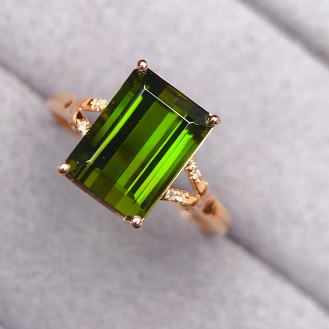 14k Gold 4.17 Ctw Natural Tourmaline & Diamond Ring: Ref:230967193 // gold content:14k gold // ring size:7. 25us // // main gemstone:tourmaline // shape:octagonal // carat weight:4. 15ct // color:green // treatment:natural // // adjacent gemstone 2 :