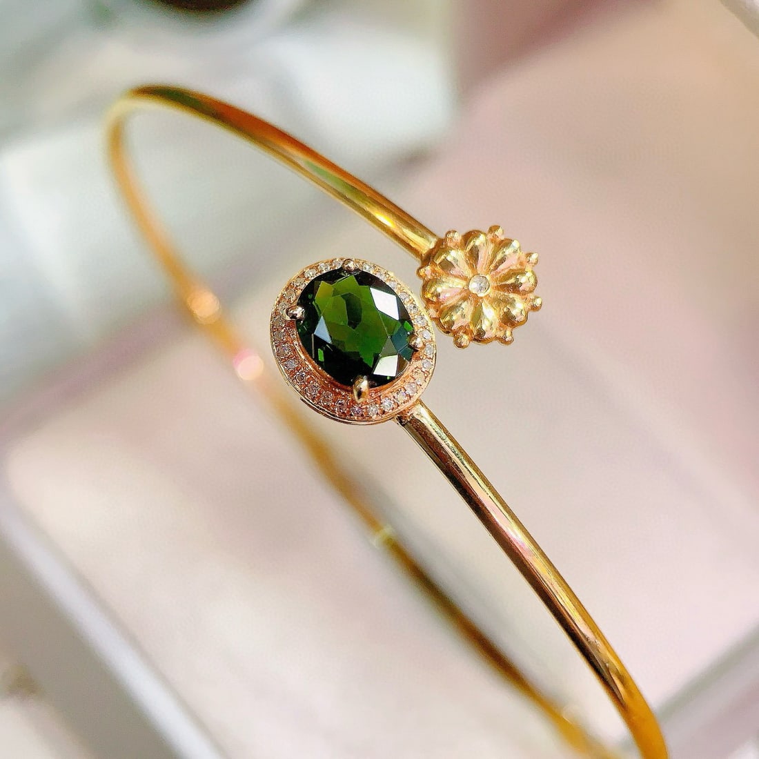 14k Gold 1.35 Ctw Natural Tourmaline & Diamond Bangle: Ref:230967158 // gold content:14k gold // main gemstone:tourmaline // shape:oval // carat weight:1. 25ct // color:green // treatment:natural // // adjacent gemstone 2 : diamond // number of stones:33