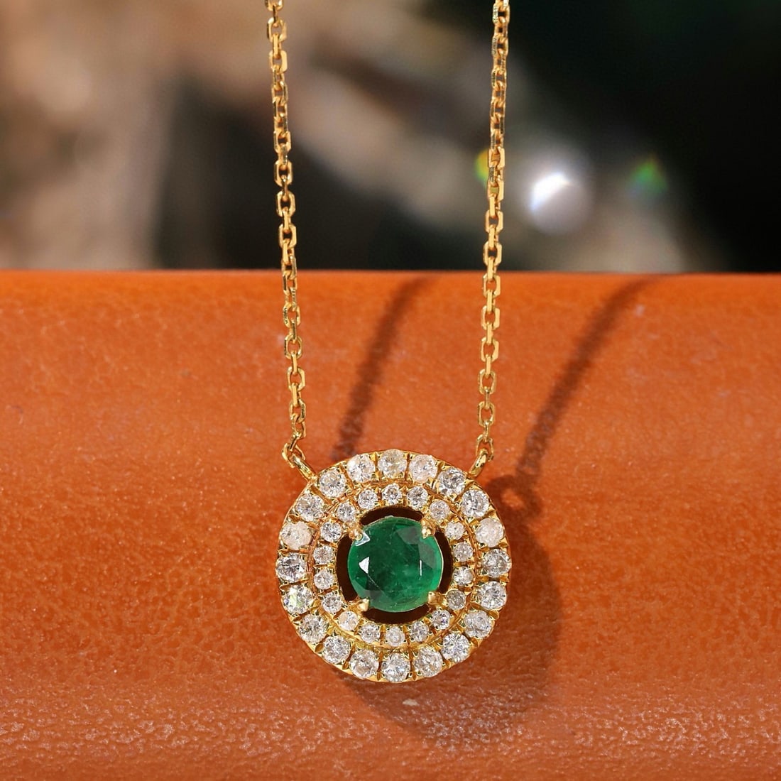 14k Gold 0.60 Ctw Natural Emerald & Diamond Necklace: Ref:230967202 // gold content:14k gold // main gemstone:emerald // shape:round // carat weight:0. 30ct // color:green // treatment:natural // cut grade:g // // adjacent gemstone 2 : diamond //