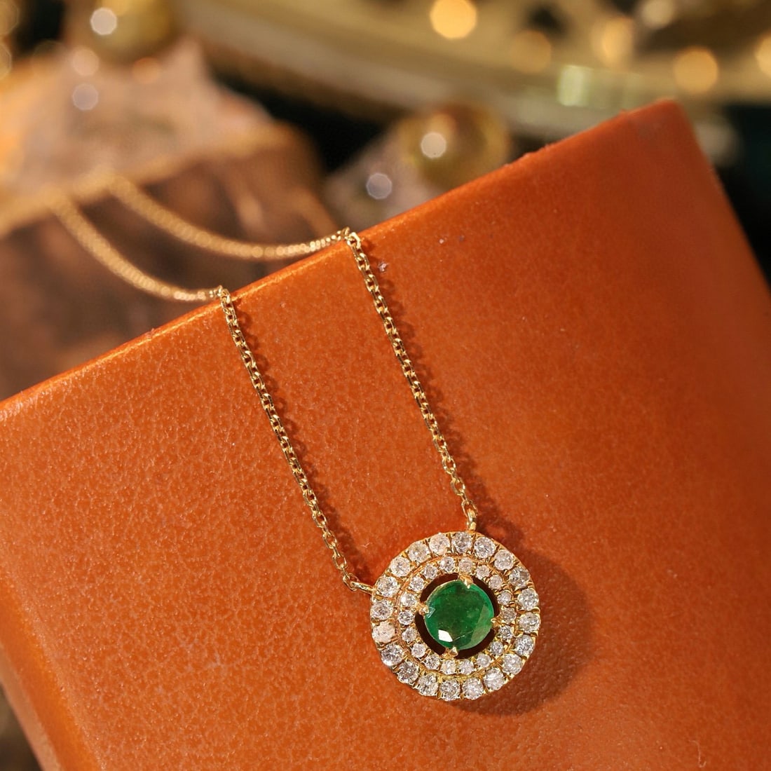 14k Gold 0.60 Ctw Natural Emerald & Diamond Necklace - 2