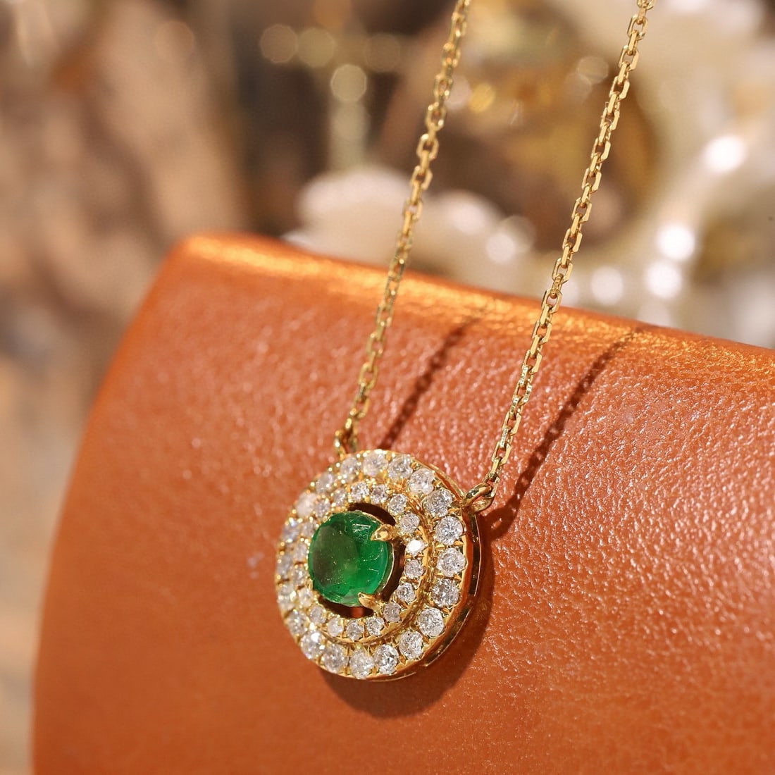 14k Gold 0.60 Ctw Natural Emerald & Diamond Necklace - 3