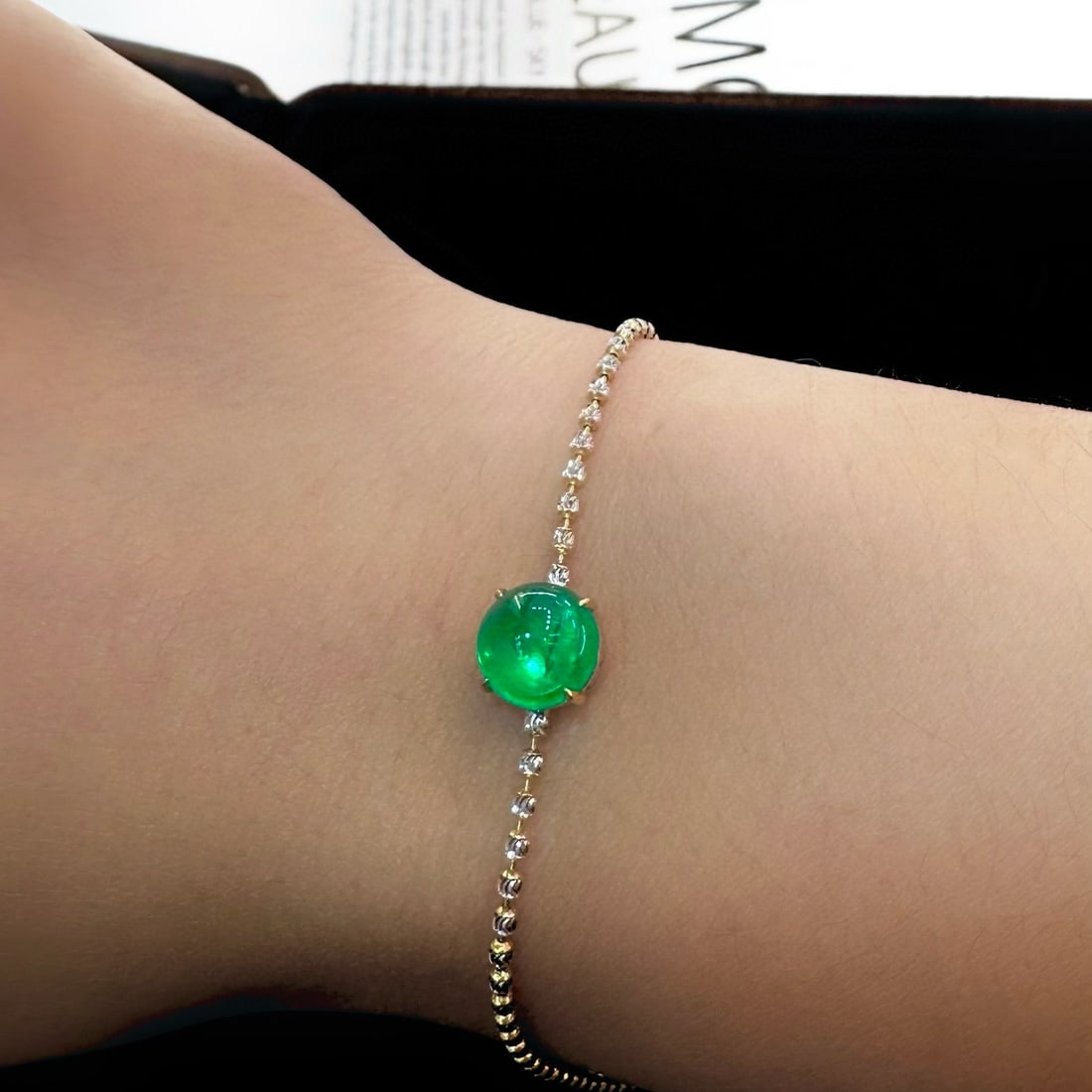 14k Gold 1.88 Ct Vivid Green Natural Emerald Bracelet - 3