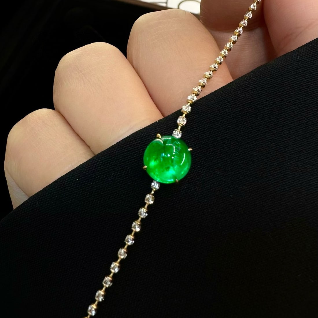 14k Gold 1.88 Ct Vivid Green Natural Emerald Bracelet - 4
