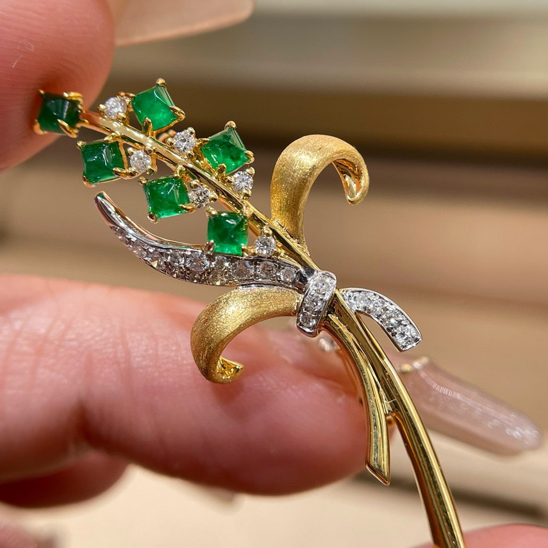 14k Gold 0.5 Ct Vivid Green Natural Emerald & Diamond Brooch - 2