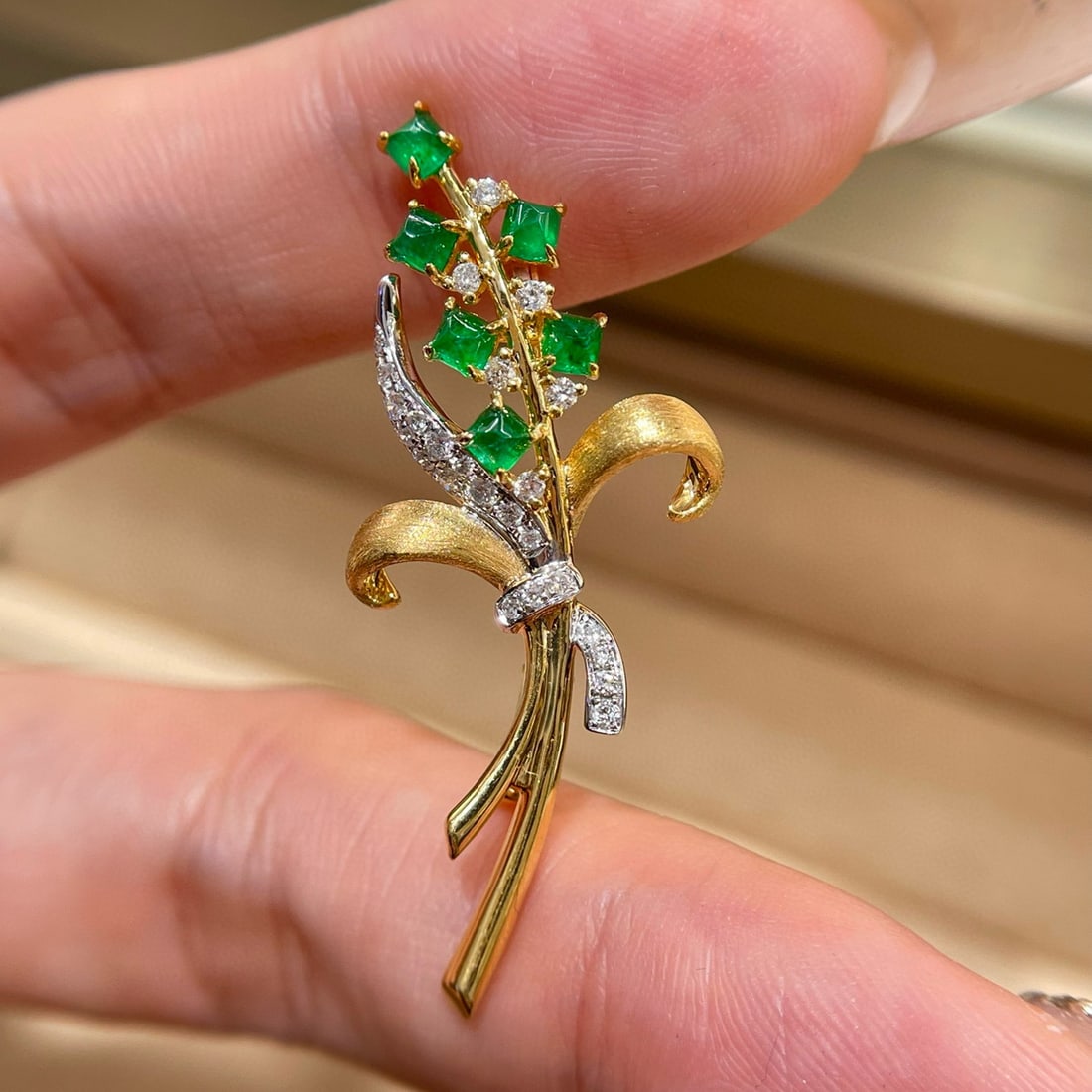 14k Gold 0.5 Ct Vivid Green Natural Emerald & Diamond Brooch - 3