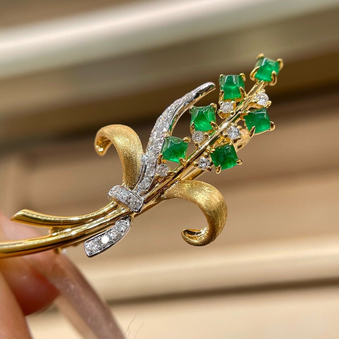 14k Gold 0.5 Ct Vivid Green Natural Emerald & Diamond Brooch - 4