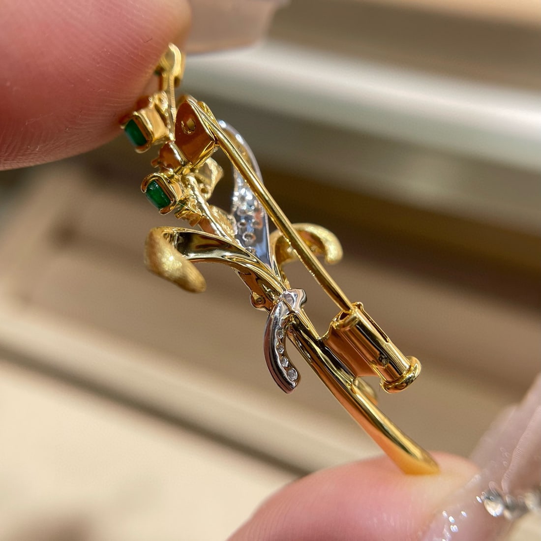 14k Gold 0.5 Ct Vivid Green Natural Emerald & Diamond Brooch - 5