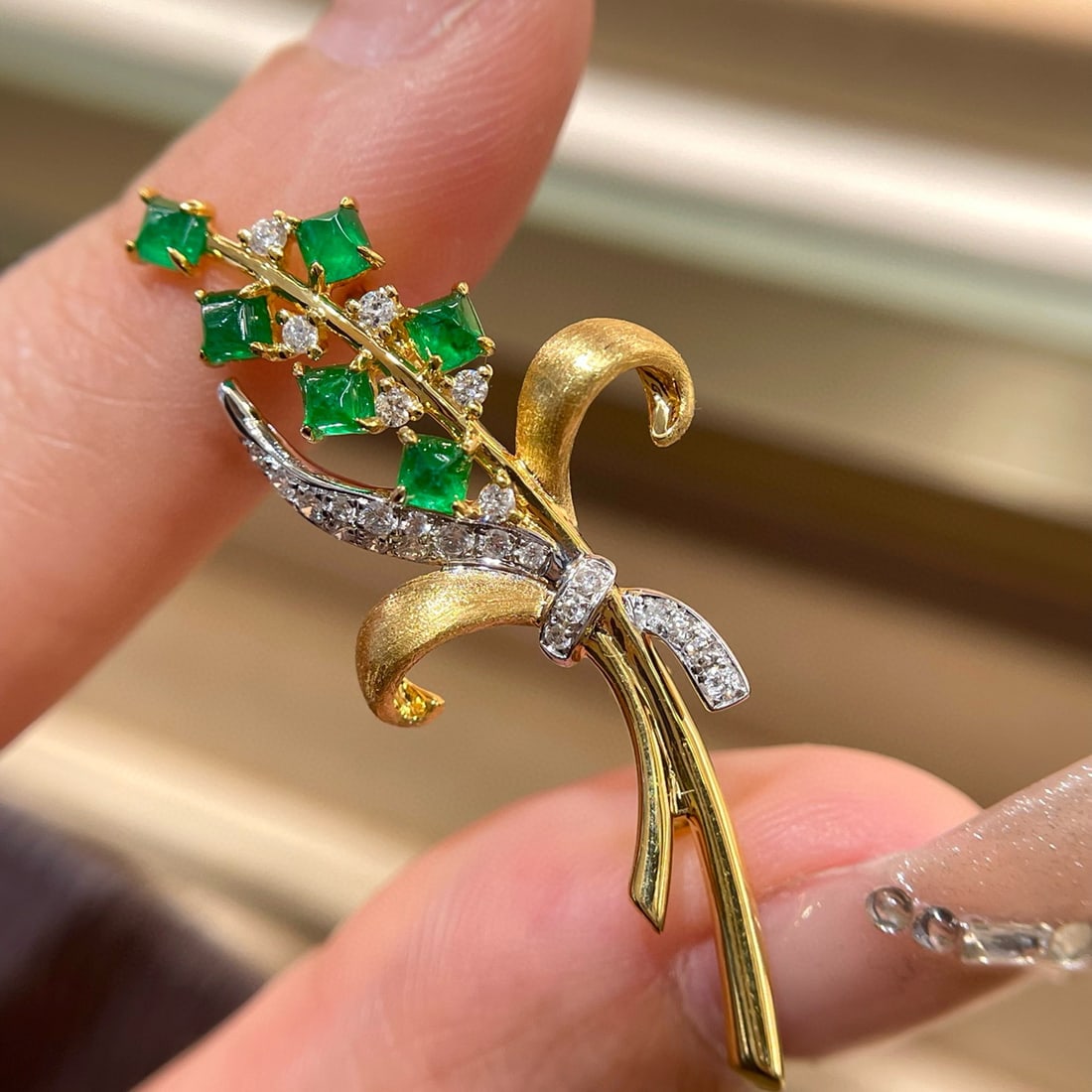 14k Gold 0.5 Ct Vivid Green Natural Emerald & Diamond Brooch - 6