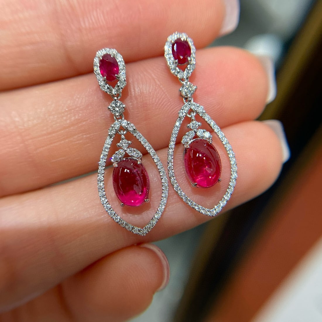 14k Gold 2.2 Ct Natural Tourmaline & Diamond Earrings: Ref:230967188 // gold content:14k gold // main gemstone:tourmaline // shape:oval // carat weight:2. 2ct // color:red // treatment:natural // // adjacent gemstone 2 : diamond // shape:round // clarity 