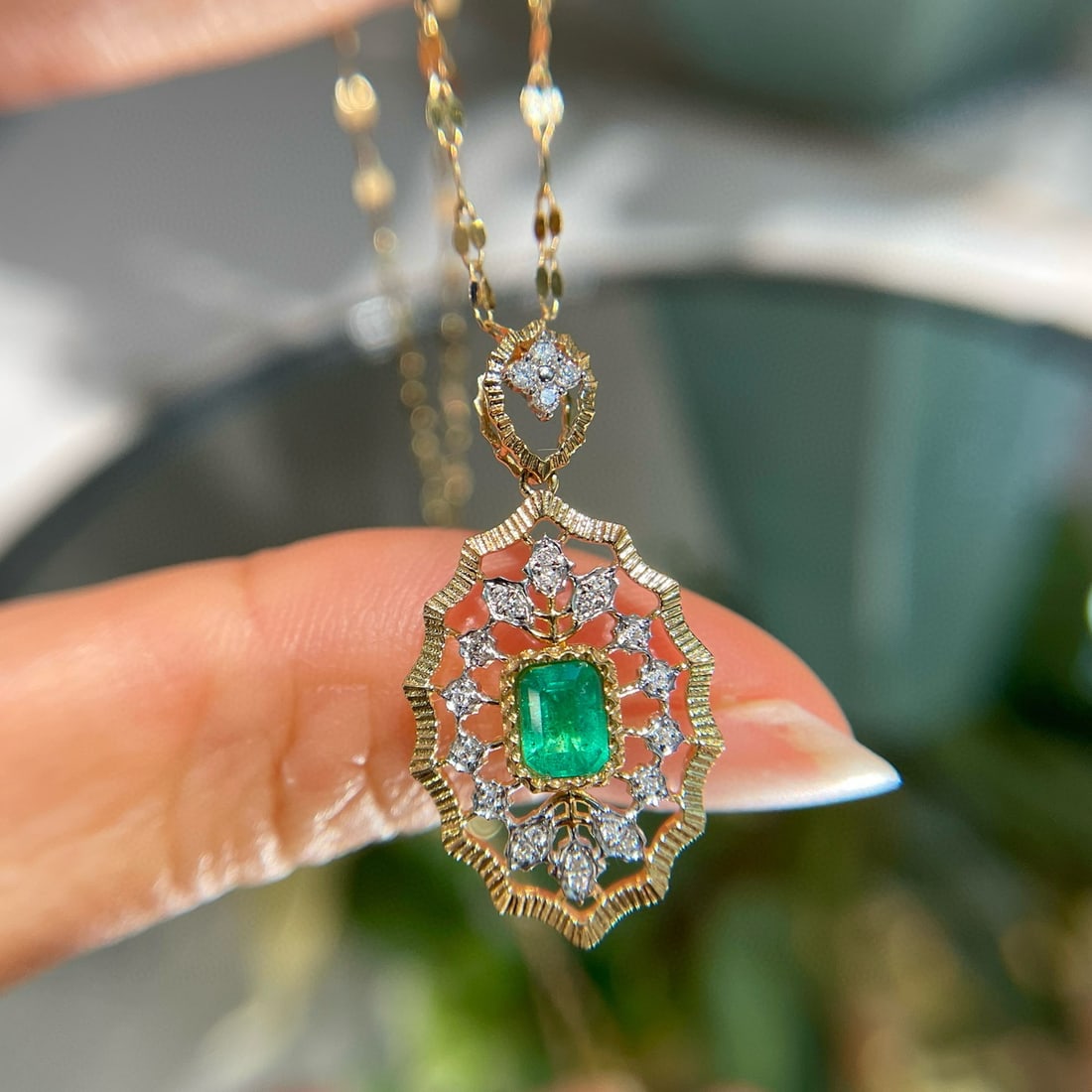 14k Gold 0.4 Ct Vivid Green Natural Emerald & Diamond Pendant( Without Chain ): Ref:230967219 // gold content:14k gold // main gemstone:emerald // shape:octagonal // carat weight:0. 4ct // color:vivid green // treatment:natural // // adjacent gemstone 2 : diamond // shape:round /
