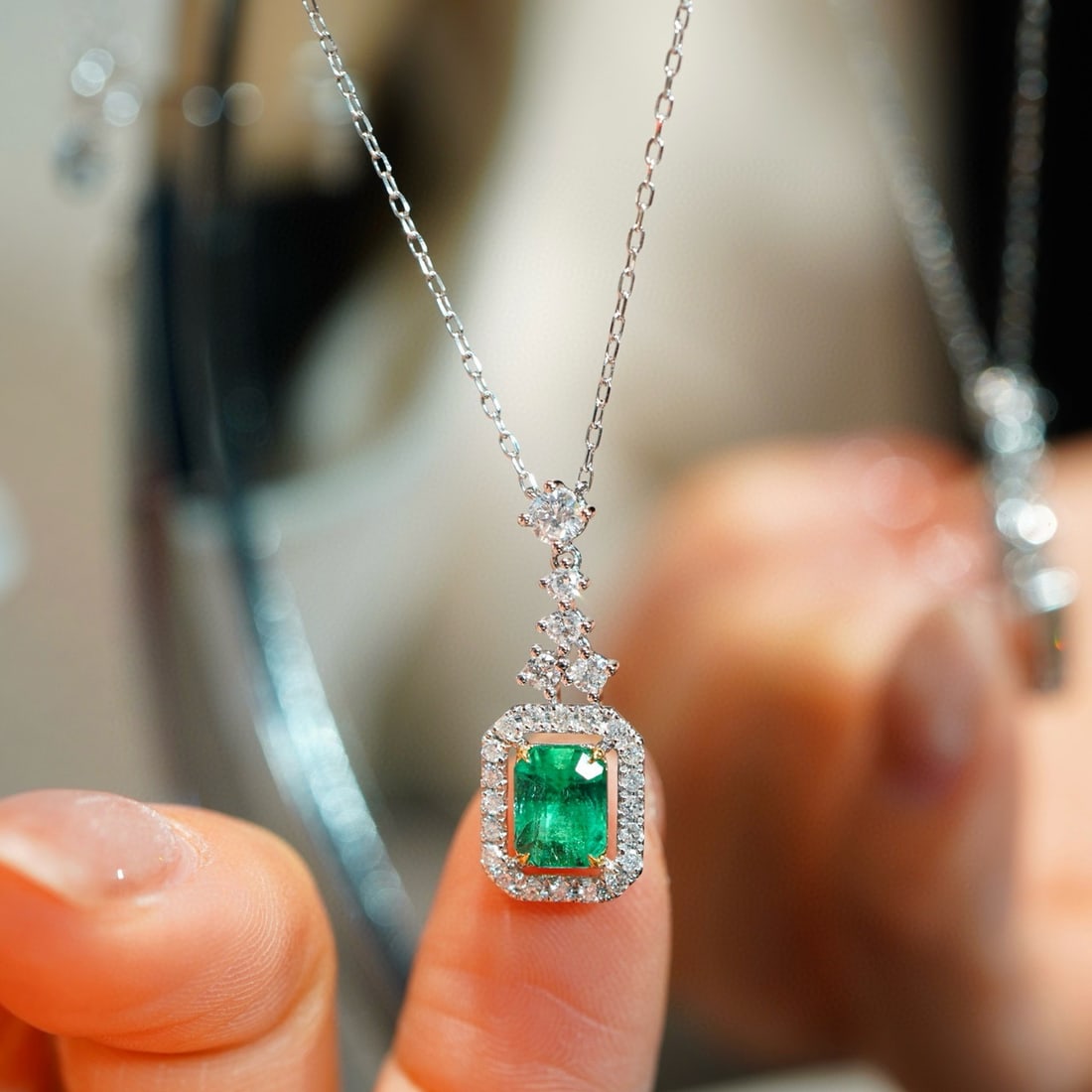 14k Gold 0.88 Ct Natural Emerald & Diamond Necklace - 2