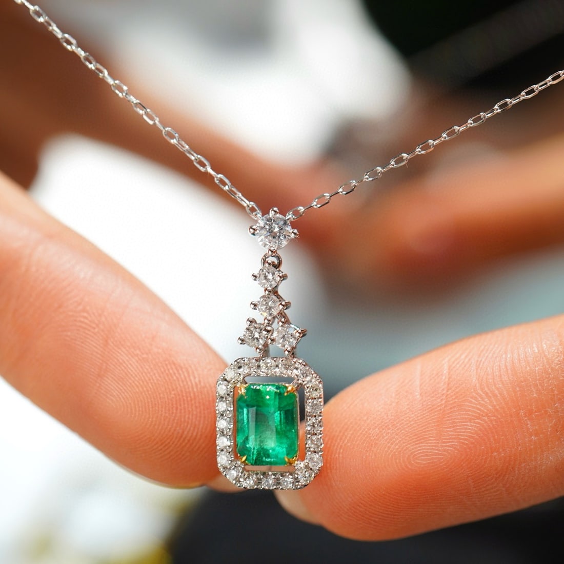 14k Gold 0.88 Ct Natural Emerald & Diamond Necklace - 3