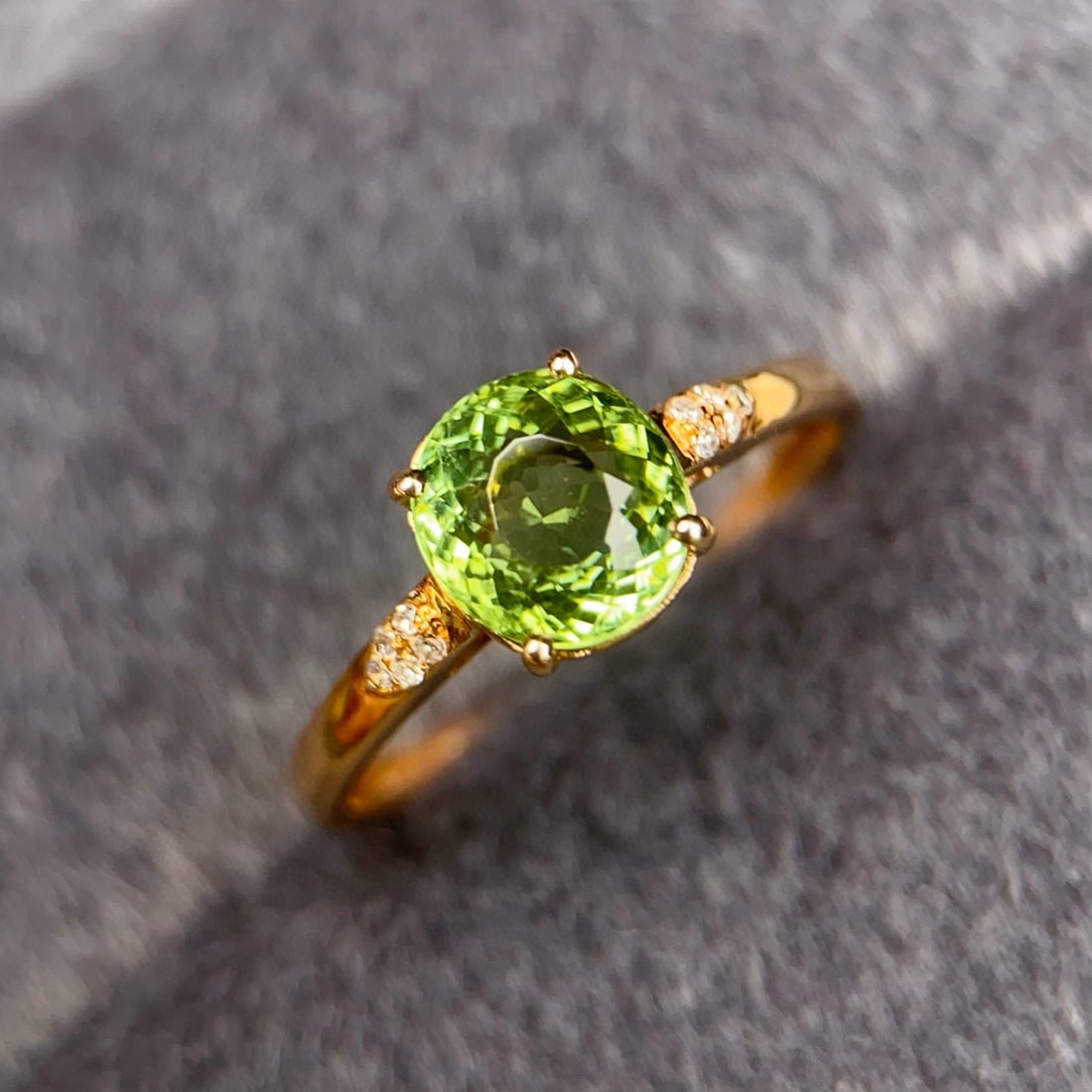 14k Gold 1.53 Ctw Natural Tourmaline & Diamond Ring: Ref:230967195 // gold content:14k gold // ring size:7. 25us // // main gemstone:tourmaline // shape:oval // carat weight:1. 5ct // color:green // treatment:natural // // adjacent gemstone 2 : diamond