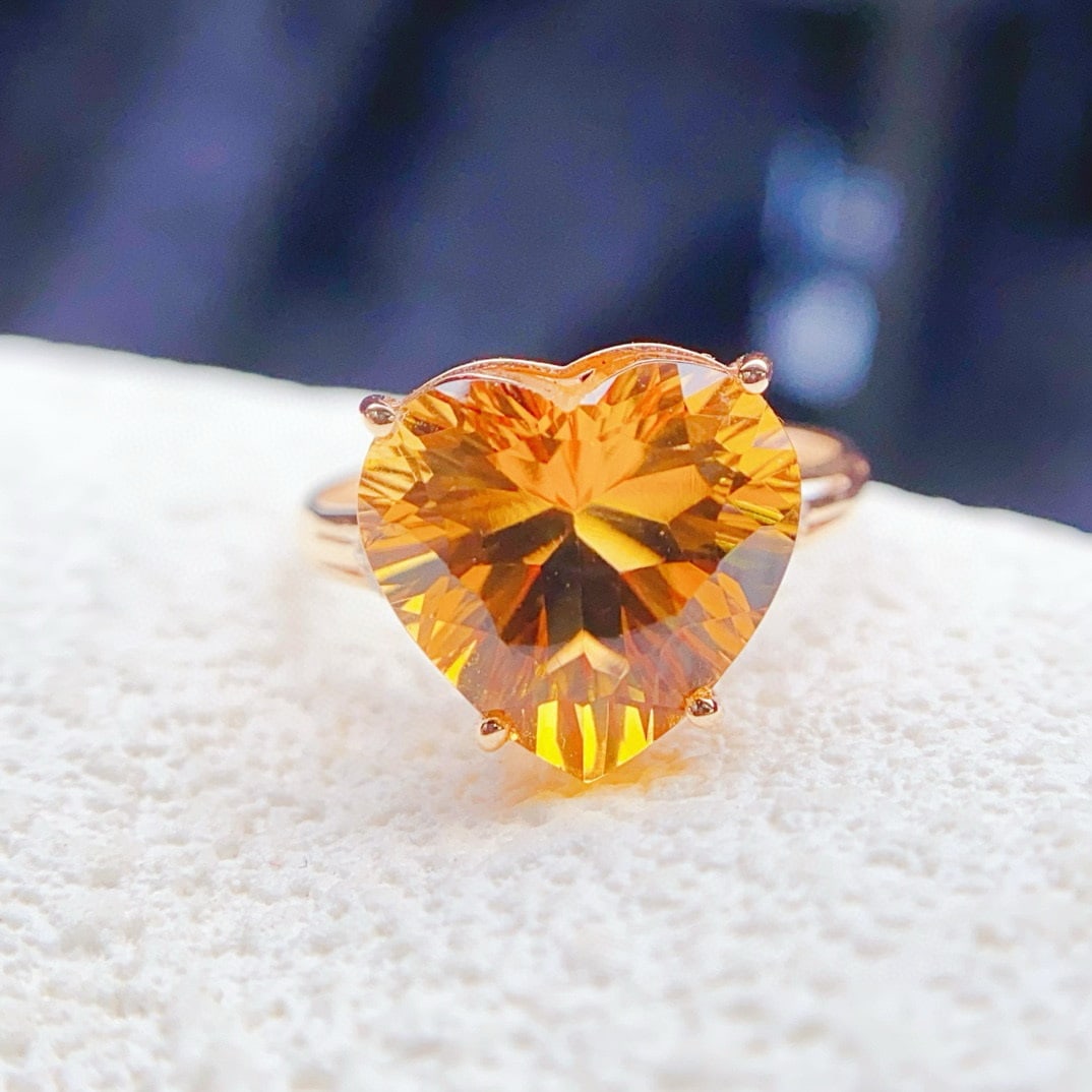 14k Gold 5.24 Ctw Natural Citrine & Diamond Ring: Ref:230967235 // gold content:14k gold // ring size:7. 25us // // main gemstone:citrine // shape:heart // carat weight:5. 2ct // color:yellow // treatment:natural // // adjacent gemstone 2 : diamond