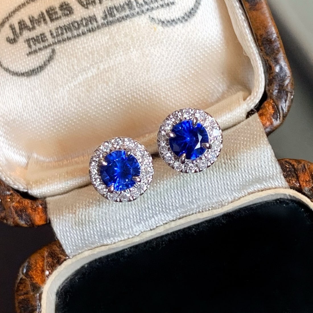 14k Gold 0.77 Ctw Natural Sapphire & Diamond Earrings: Ref:230967241 // gold content:14k gold // main gemstone:sapphire // shape:round // carat weight:0. 6ct // color:royal blue // treatment:natural // cut grade:g // // adjacent gemstone 2 : diamond //