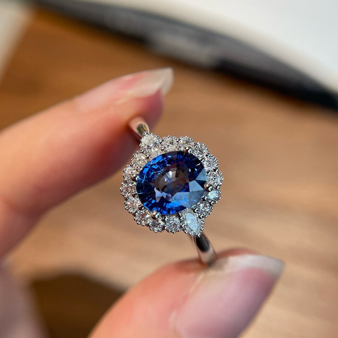 14k Gold 1.5 Ct Natural Sapphire & Diamond Ring: Ref:230967214 // gold content:14k gold // ring size:7. 25us // // main gemstone:sapphire // shape:oval // carat weight:1. 5ct // color:blue // treatment:natural // // adjacent gemstone 2 : diamond //
