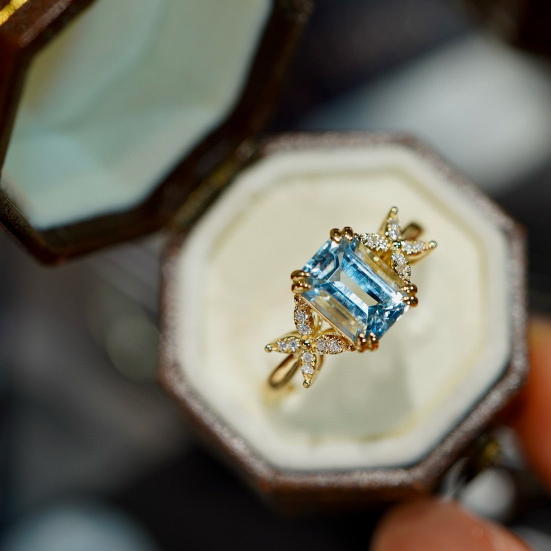 14k Gold 1.5 Ct Natural Aquamarine & Diamond Ring: Ref:230967224 // gold content:14k gold // ring size:7. 25us // // main gemstone:aquamarine // shape:octagonal // carat weight:1. 5ct // color:blue // treatment:natural // // adjacent gemstone 2 :
