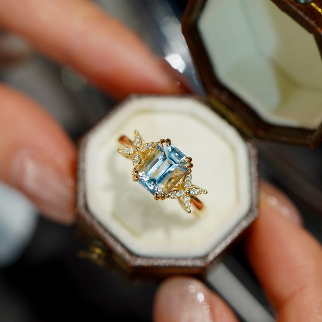 14k Gold 1.5 Ct Natural Aquamarine & Diamond Ring - 6