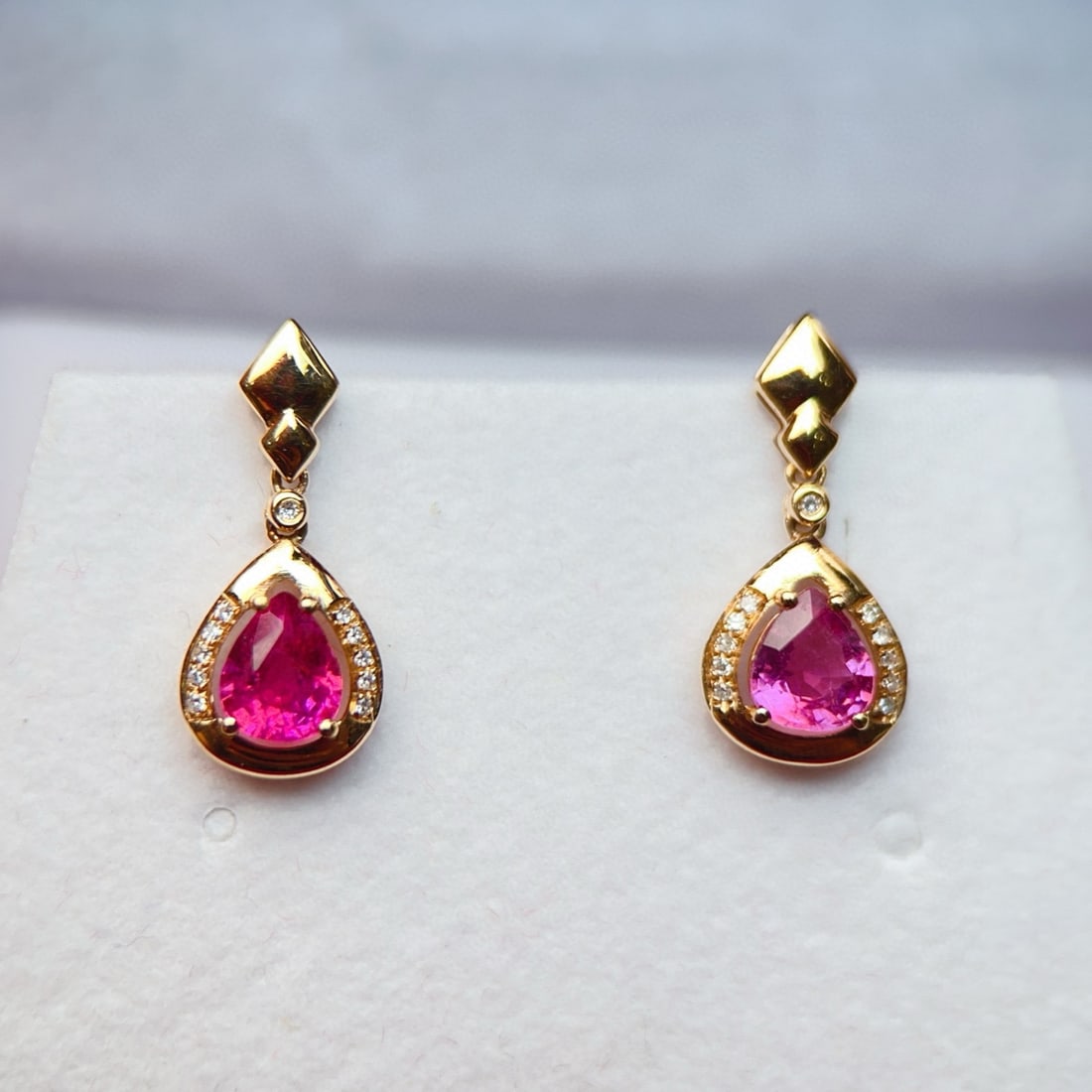 14k Gold 1.27 Ctw Natural Tourmaline & Diamond Earrings: Ref:230967208 // gold content:14k gold // main gemstone:tourmaline // shape:pear // carat weight:1. 2ct // color:red // treatment:natural // // adjacent gemstone 2 : diamond // number of stones:22 //