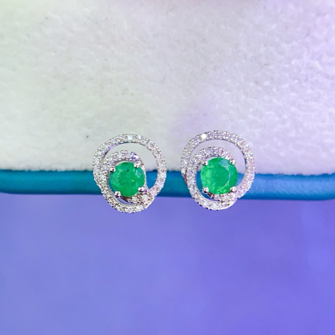 14k Gold 0.7 Ct Natural Emerald & Diamond Earrings - 3