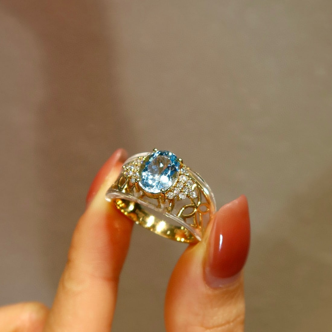 14k Gold 1.5 Ct Natural Aquamarine & Diamond Ring: Ref:230967220 // gold content:14k gold // ring size:7. 25us // // main gemstone:aquamarine // shape:oval // carat weight:1. 5ct // color:blue // treatment:natural // // adjacent gemstone 2 : diamond