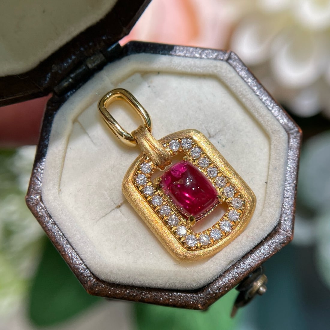 14k Gold 1 Ct Natural Tourmaline & Diamond Pendant( Without Chain ): Ref:230967232 // gold content:14k gold // main gemstone:tourmaline // shape:cushion // carat weight:1ct // color:red // treatment:natural // // adjacent gemstone 2 : diamond // shape:round // clarity