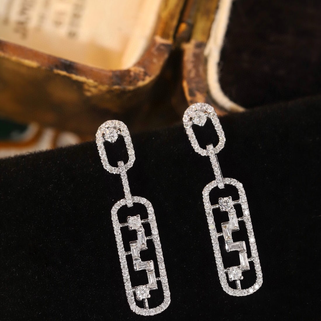14k Gold 0.5 Ct Natural H Diamond Earrings: Ref:230967260 // gold content:14k gold // main gemstone:diamond // shape:multiply // carat weight:0. 5ct // clarity grade:vs-si // color:h // treatment:natural // High Estimate: 3100 Low Estimate: