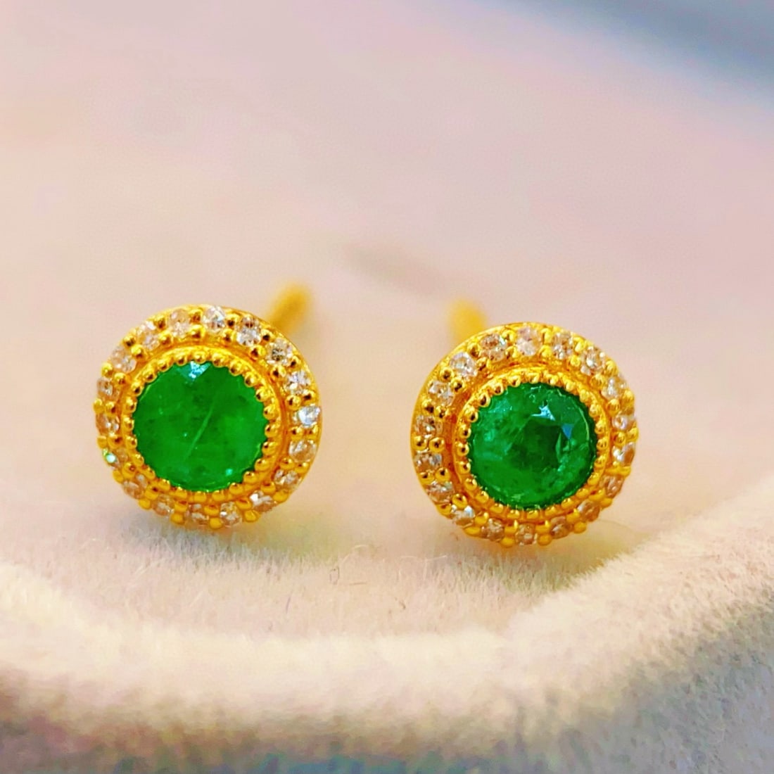 14k Gold 0.35 Ct Vivid Green Natural Emerald & Diamond Earrings - 4