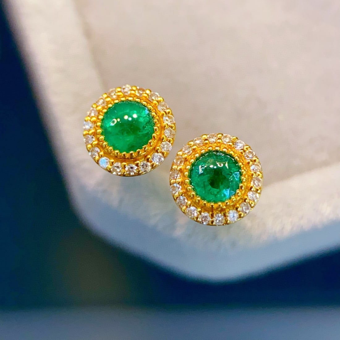 14k Gold 0.35 Ct Vivid Green Natural Emerald & Diamond Earrings - 5