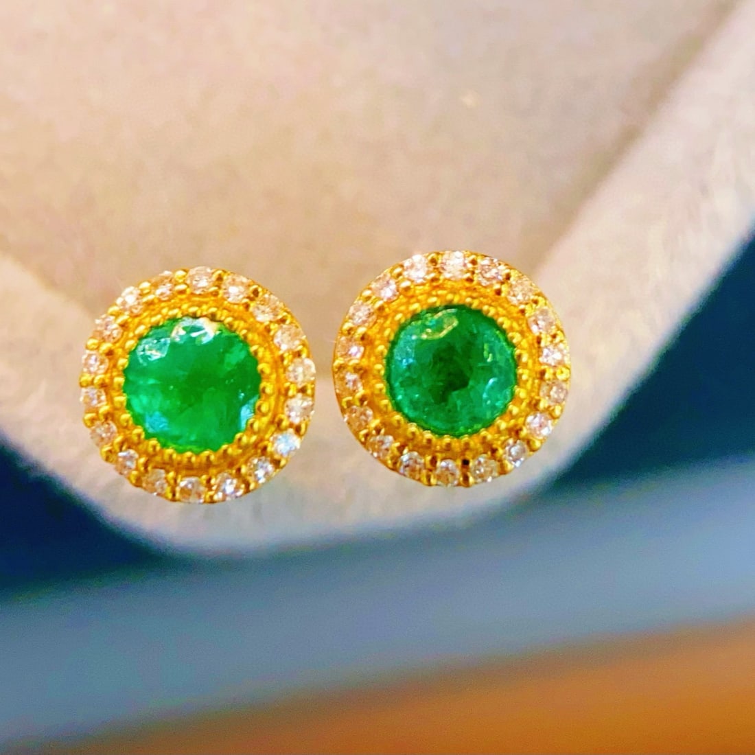14k Gold 0.35 Ct Vivid Green Natural Emerald & Diamond Earrings - 6