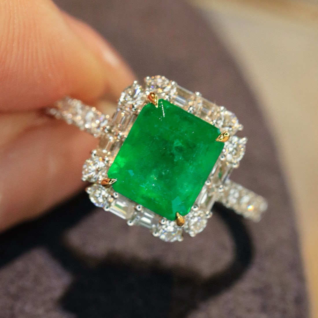 14k Gold 3.09 Ctw Vivid Green Natural Emerald & Diamond Ring - 3