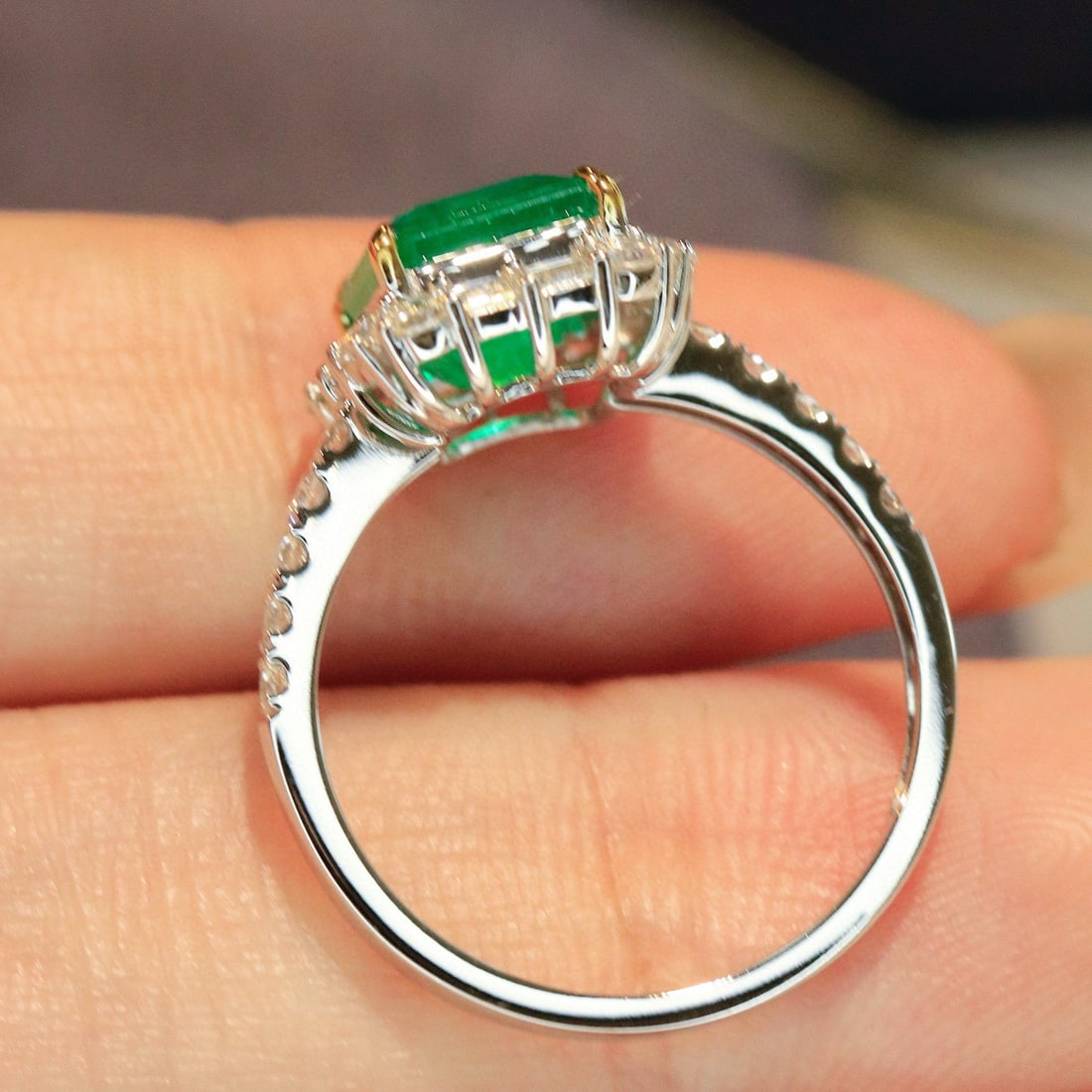 14k Gold 3.09 Ctw Vivid Green Natural Emerald & Diamond Ring - 4