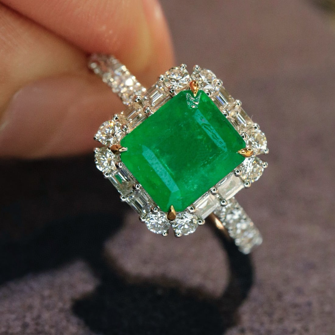 14k Gold 3.09 Ctw Vivid Green Natural Emerald & Diamond Ring - 5