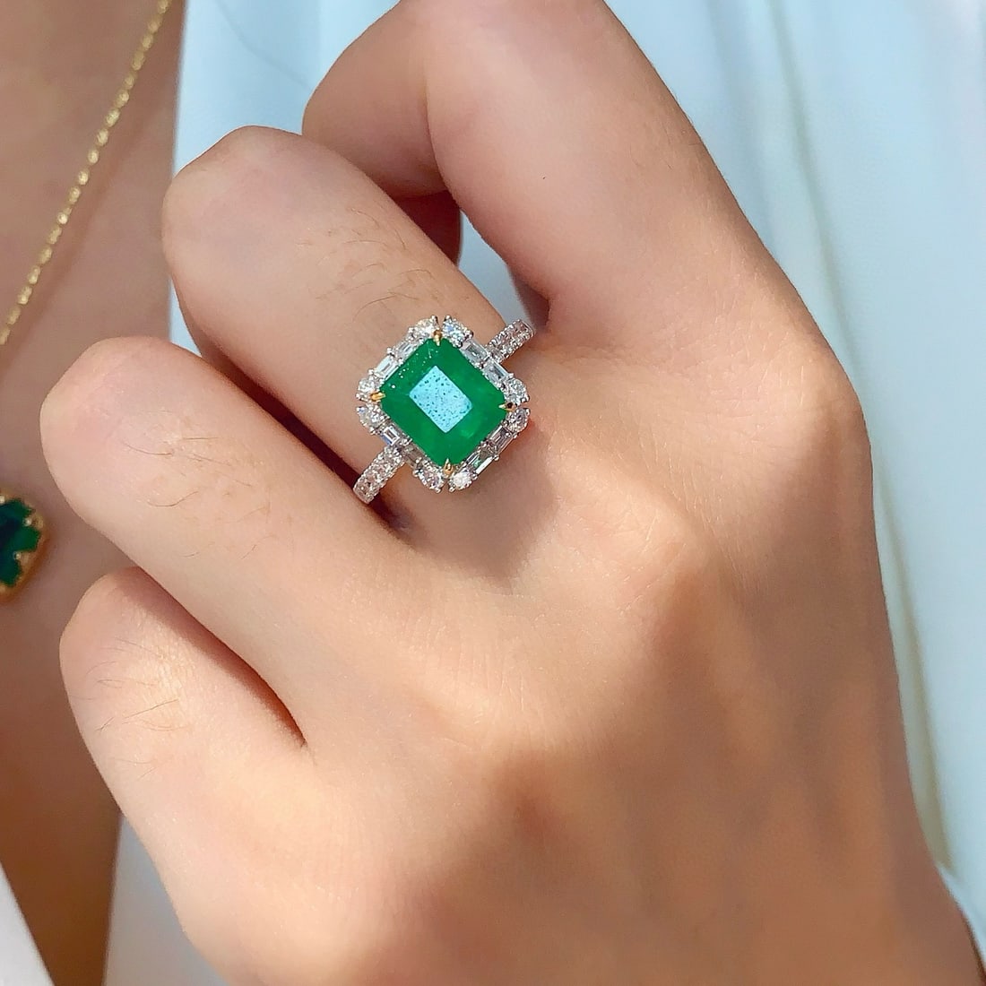 14k Gold 3.09 Ctw Vivid Green Natural Emerald & Diamond Ring - 7