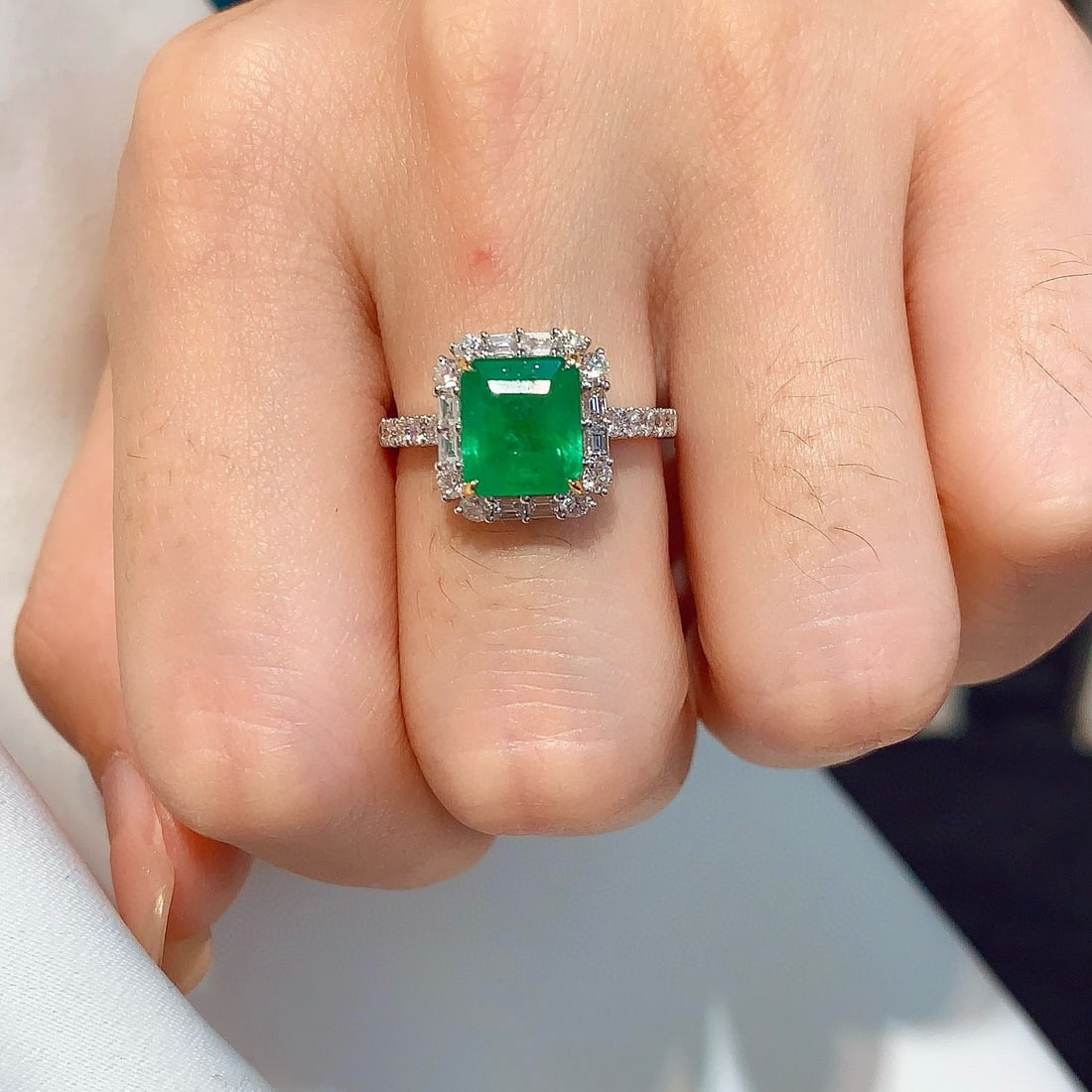 14k Gold 3.09 Ctw Vivid Green Natural Emerald & Diamond Ring - 8