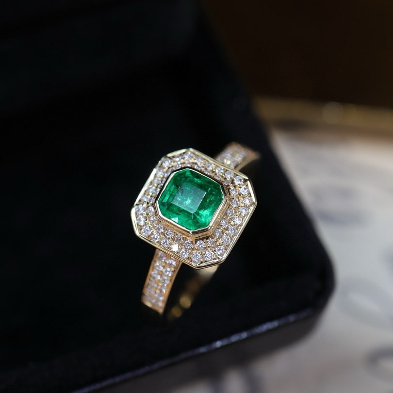 14k Gold 0.73 Ctw Vivid Green Natural Emerald & Diamond Ring - 4