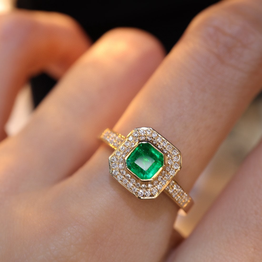 14k Gold 0.73 Ctw Vivid Green Natural Emerald & Diamond Ring - 6